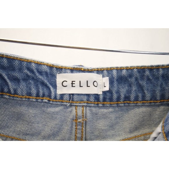 NWT Cello High Rise Destroy Shorts | Sz L, Light Wash, Style WV46348-1 - Picture 3 of 6